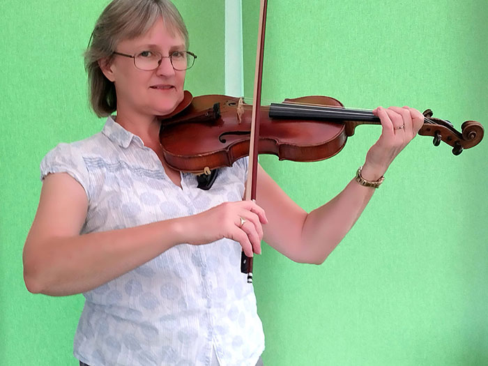 Picture of violin teacher Vivienne Taylor, Yateley, Hampshire